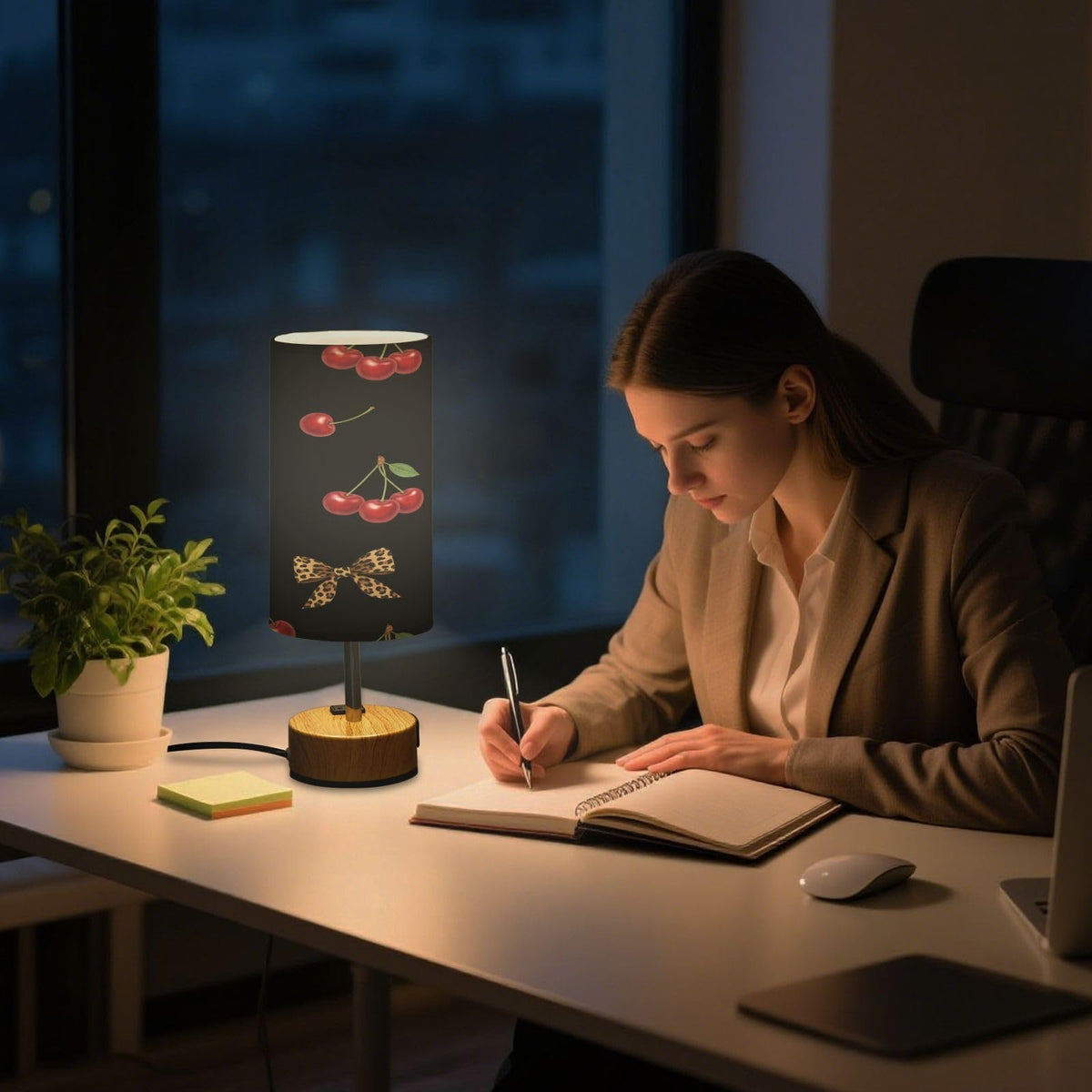 Bedside Table Lamp with USB Q134275